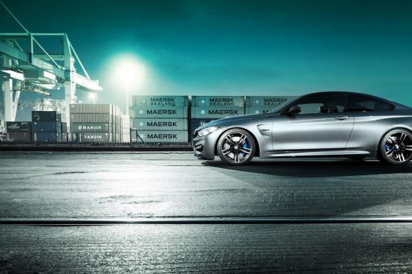 Sport autó aszfalton